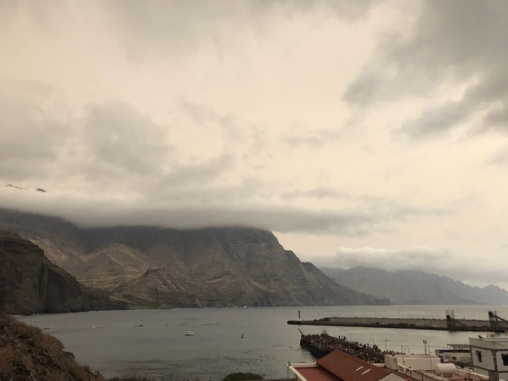 El tiempo en Gran Canaria. Ejemplo de calima mezclada con nubosidad, Agaete
