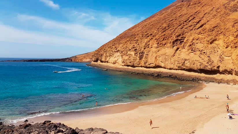 Best Canary Island to go to the beach and relax: La Graciosa