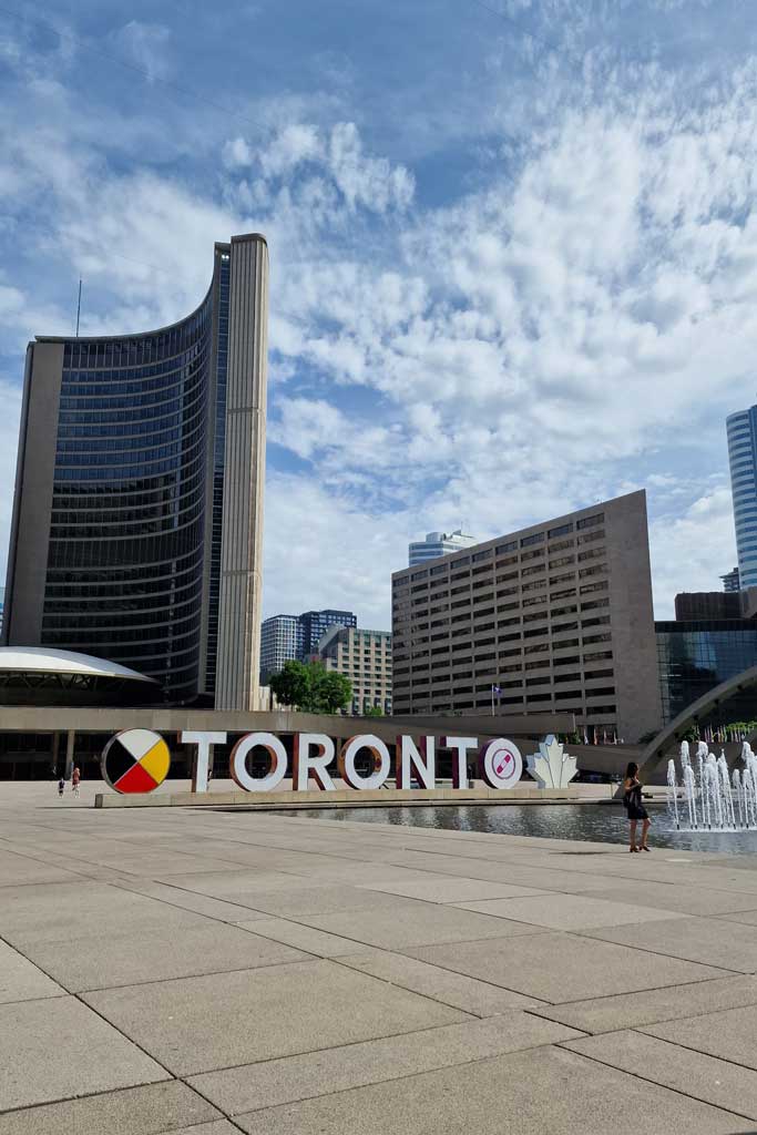 Nathan Phillips Square, places to visit in Toronto