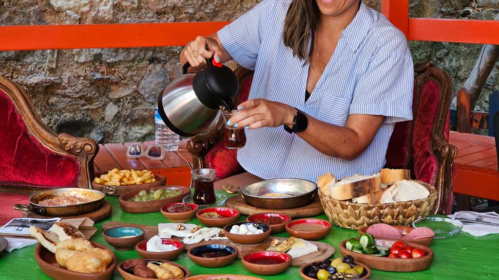 Desayuno turco en Antik Balat Café