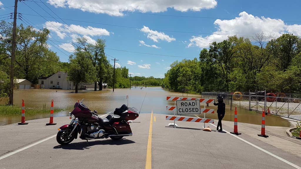 Flooded road in Missouri, tips for making the route 66 by motorcycle