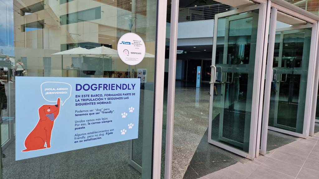 Dog-friendly El Muelle shopping center