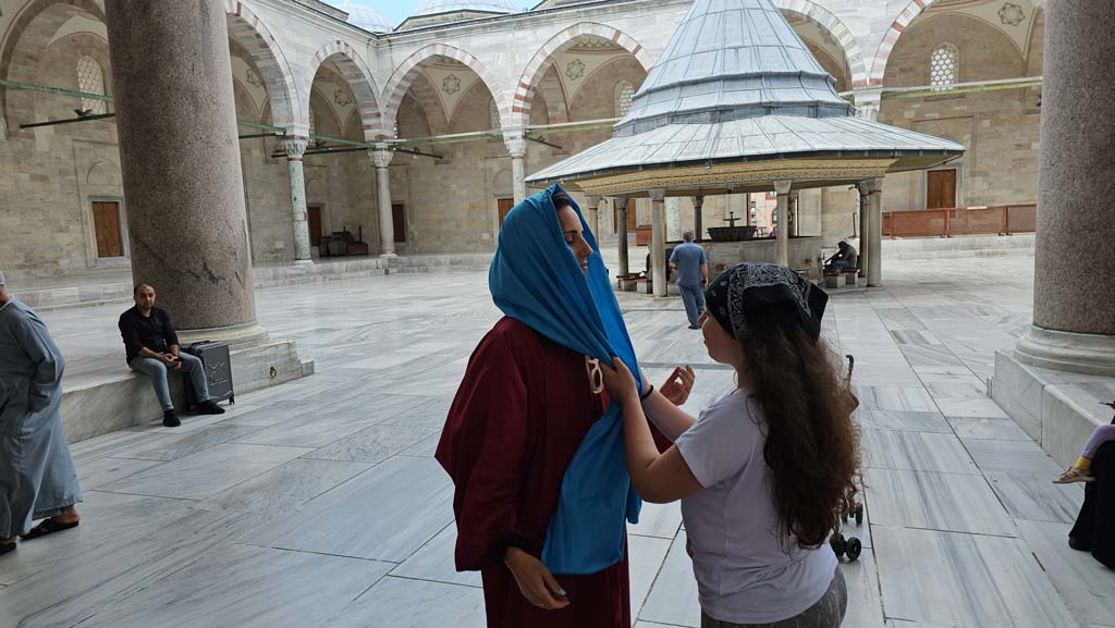 Codigo de vestimenta acceso mezquitas Estambul