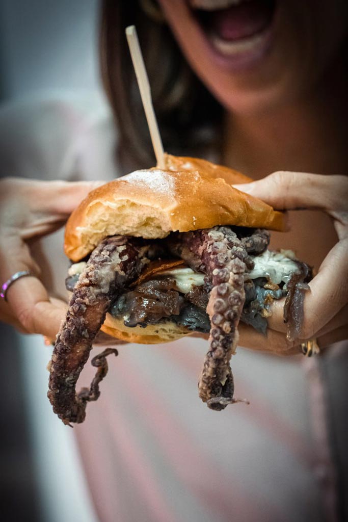 Burger medusa with fried octopus, Qué Guay restaurant