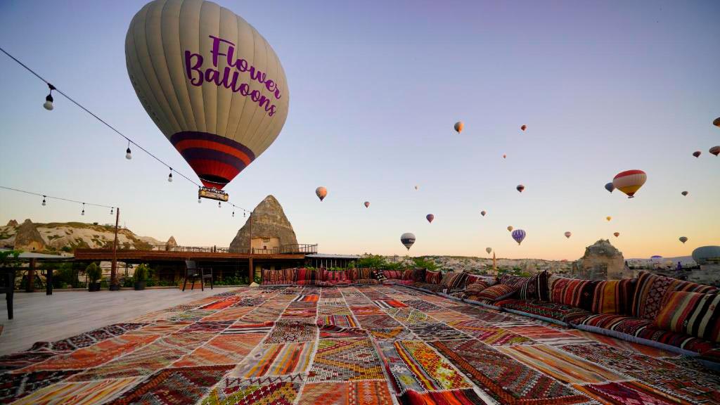 Hotels overlooking the balloons