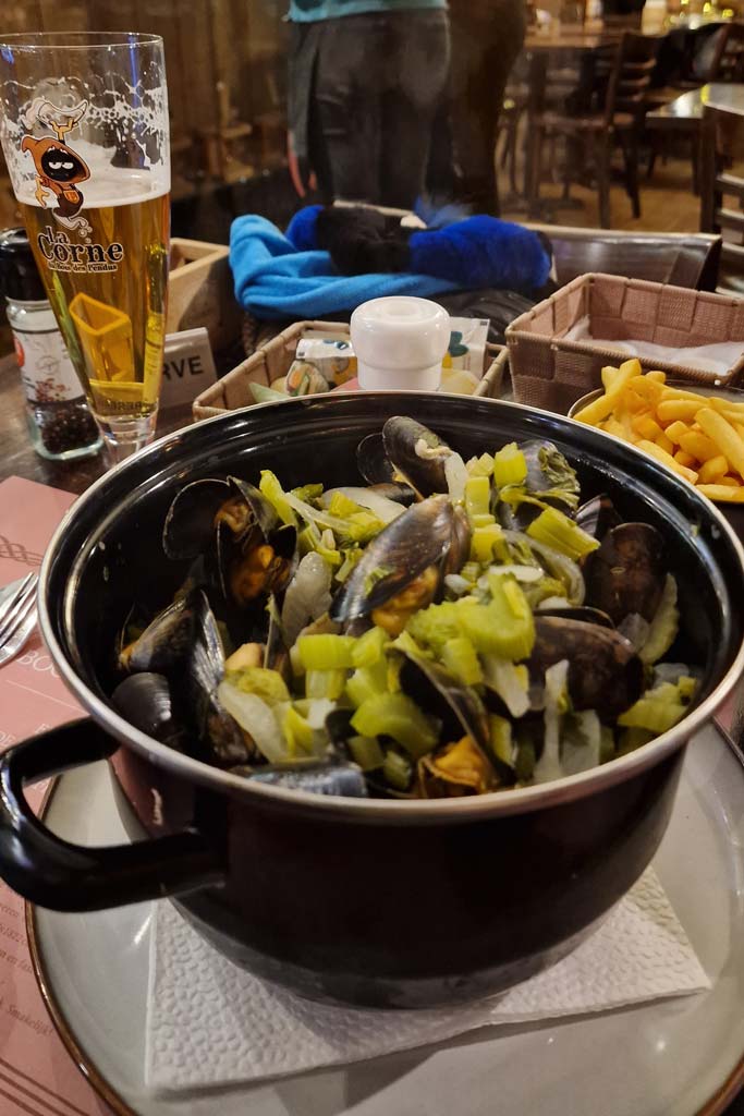 Mussels with white wine Brasserie du Lombard, what to eat in Belgium