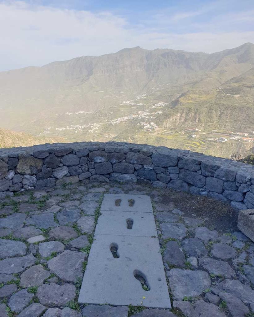 Mirador de Cruz de Timagada hacia el pueblo de Tejeda