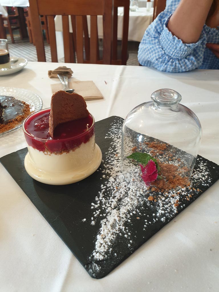 Dessert named "Everything happens for a reason" in El Bejeque