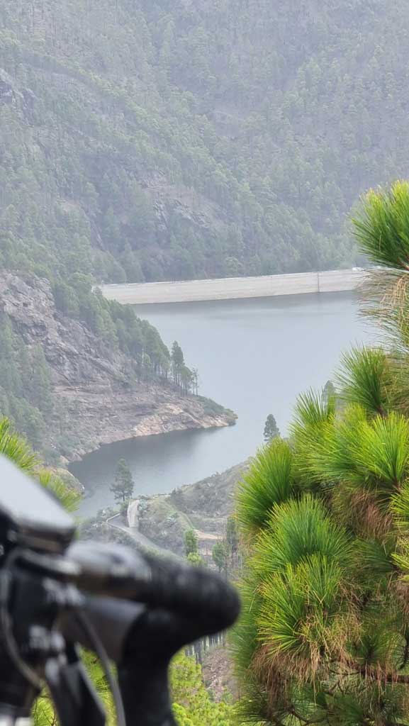 From the Tamadaba highway, View of the dams.