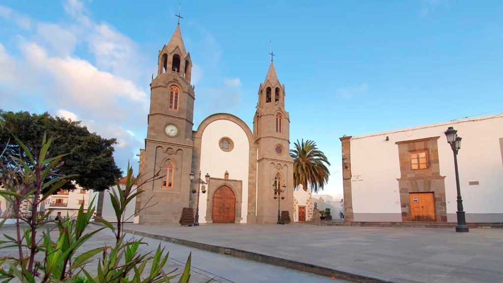 Iglesia de San Juan Bautista y plaza de San Juan, Telde